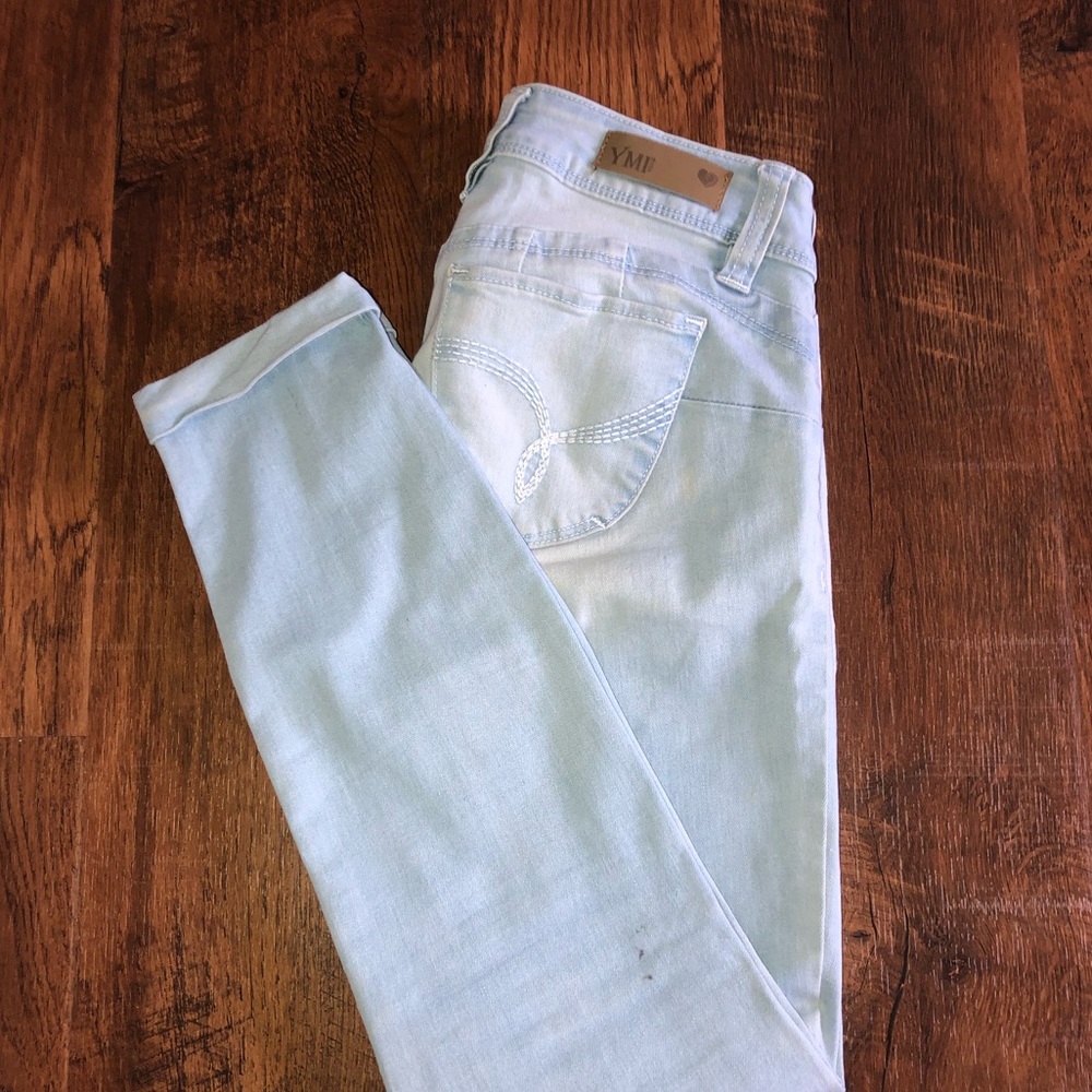 Pale skinny jeans